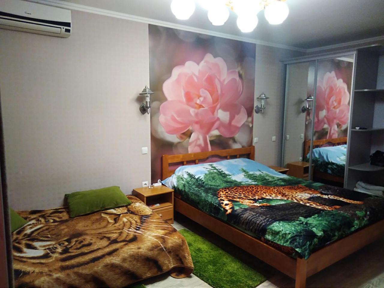 Апартаменты Лето С Ванной Джакузи Dnipro Extérieur photo