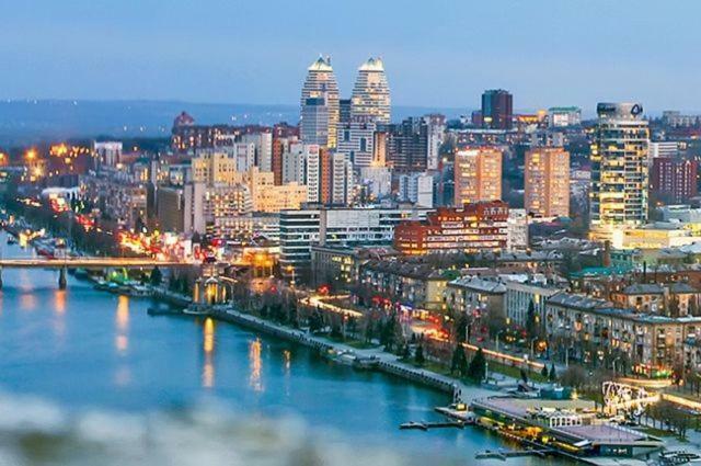Апартаменты Лето С Ванной Джакузи Dnipro Extérieur photo