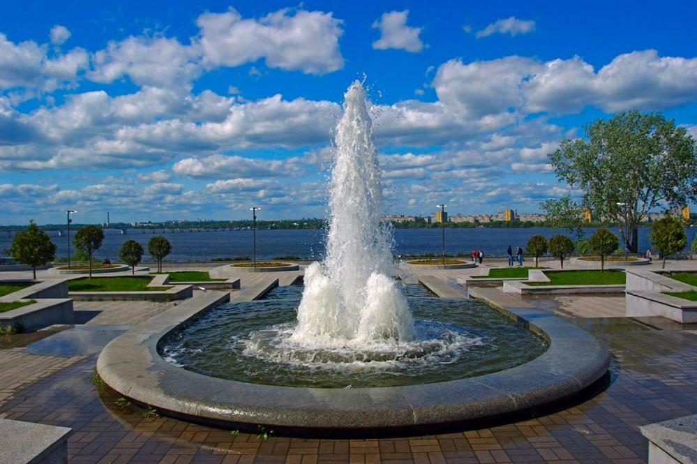 Апартаменты Лето С Ванной Джакузи Dnipro Extérieur photo